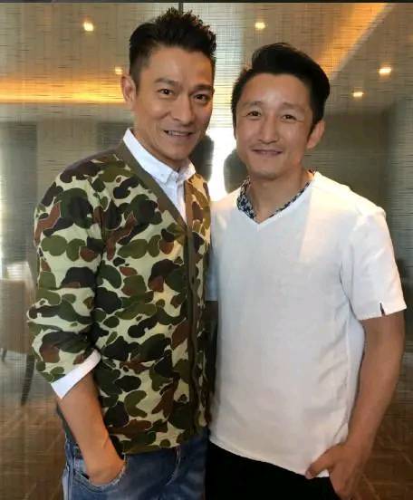 邹市明身高只有162,但是冉莹颖却很欣赏他,私下的冉莹颖也坦言邹市明