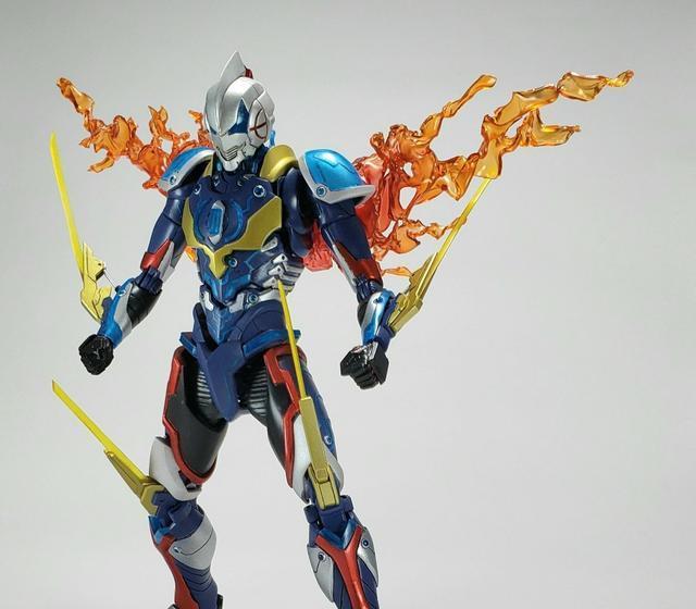 粉丝自制银河初升钢铁捷德奥特曼模型 毫无违和感 超越官方的专业