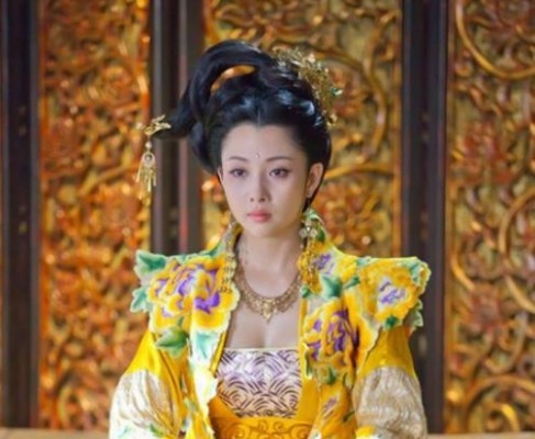 十六岁时入宫便被赵匡胤看中,次年娶进宫中封为孝章皇后