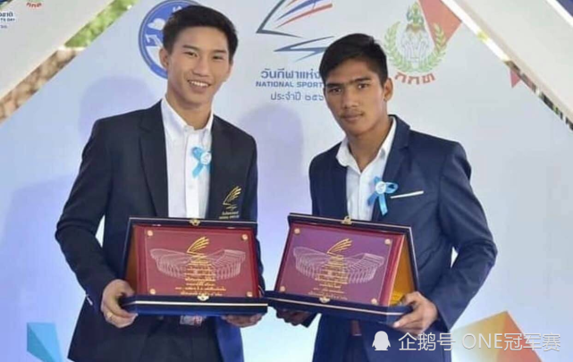 达万猜出生在泰国芭提雅,8岁开始参加泰拳比赛,14岁来到曼谷,征战伦披