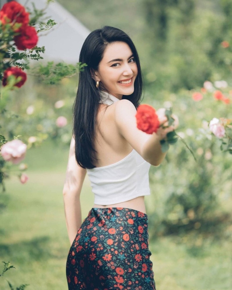 夏季的终极性感穿搭,女人最大的魅力,好身材就要展示出来_腾讯新闻