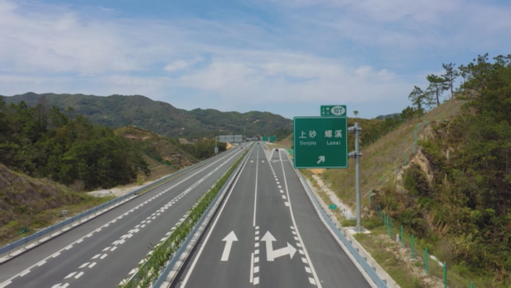 沿着高速看揭阳│梅汕高速揭西段翻山越岭引领山村奔小康