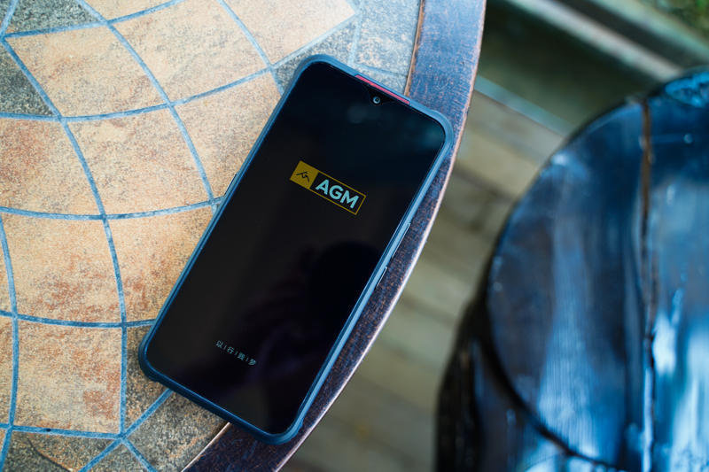 国产傲娇,硬汉必选:户外手机里的第一款5g手机agm x5体验_腾讯新闻