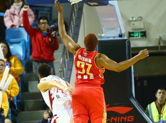 cba联赛 无人能敌！前CBA外援称霸韩国，单场狂砍40＋15，率队闯进总决赛