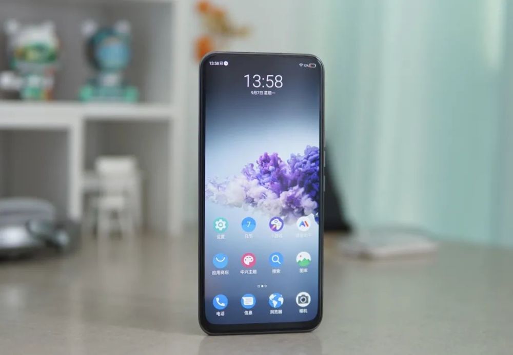 首款屏下摄像头旗舰机,中兴努比亚z30系列强势归来