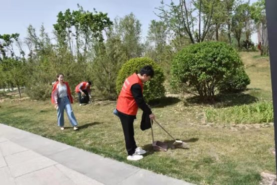 理念,将科学使用资源,节能降耗的低碳生活方式贯穿到家庭的日常生活中
