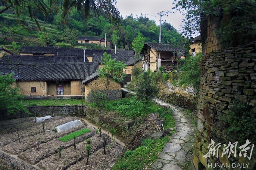 5月2日,凤凰县山江镇凉灯村,古老的村落,保持着原有的安静和古朴.