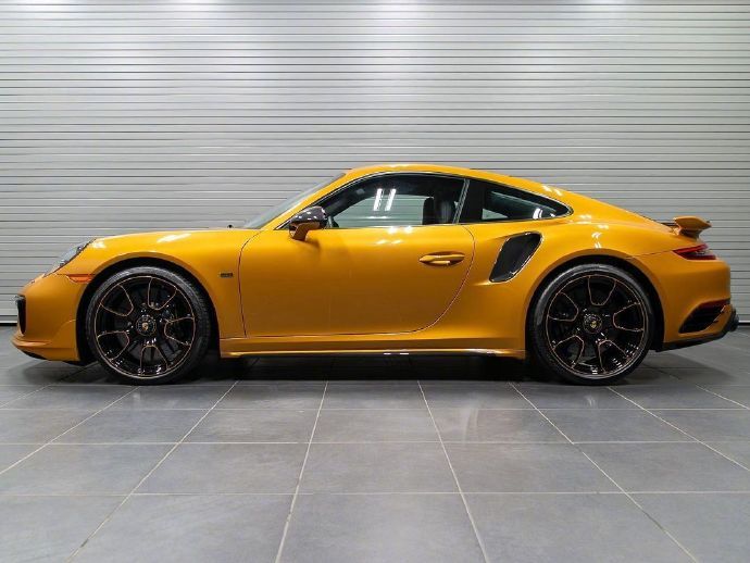 保时捷porsche 911 turbo s exclusive,颜色很酷吧?