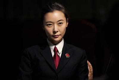 《急诊科医生》中饰演的梅律师,和2010年《国歌》电视剧中饰演的安娥