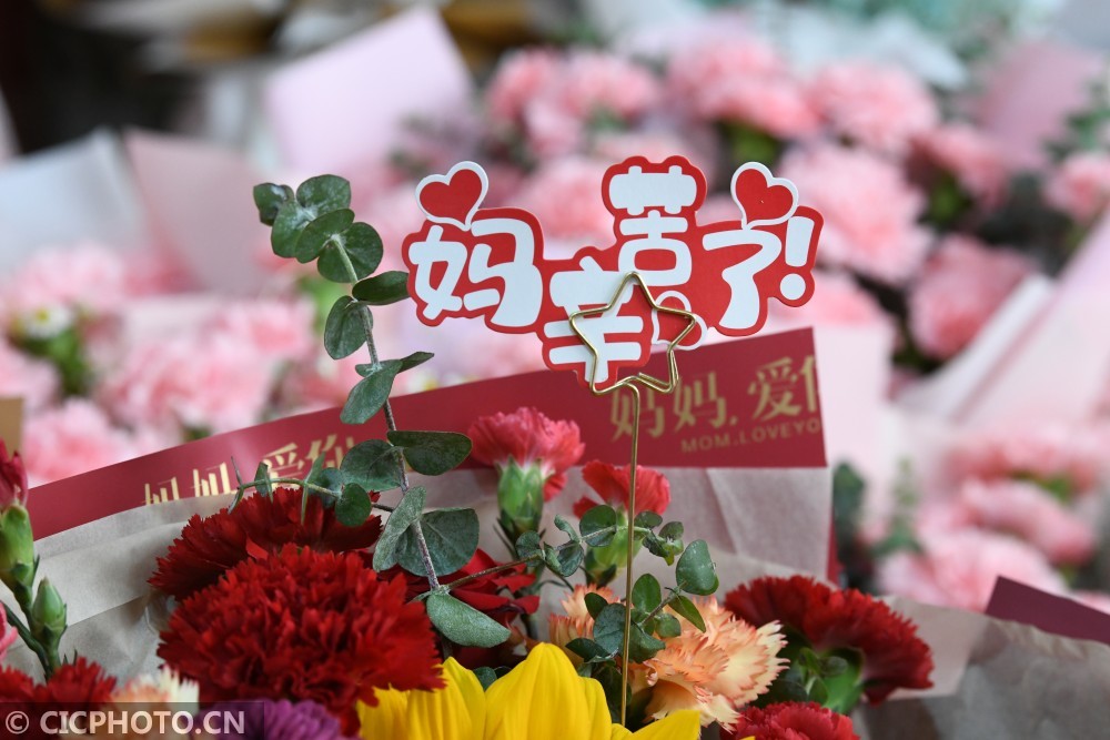 母亲节临近鲜花俏销 腾讯新闻
