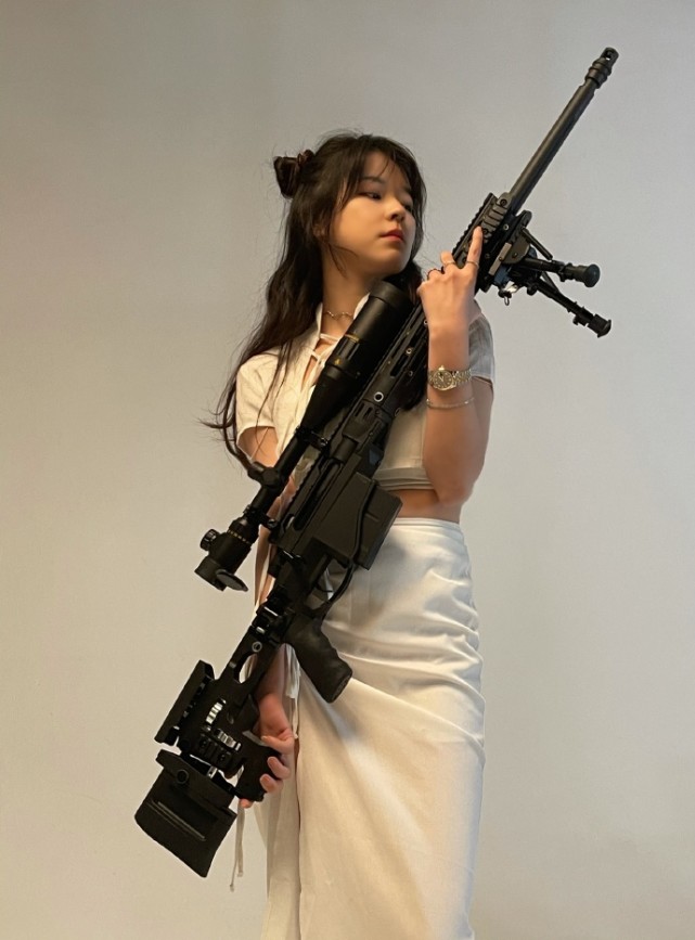 绝地求生一姐洗牌了这回是官方认证沫子把新皮肤直接穿在了身上