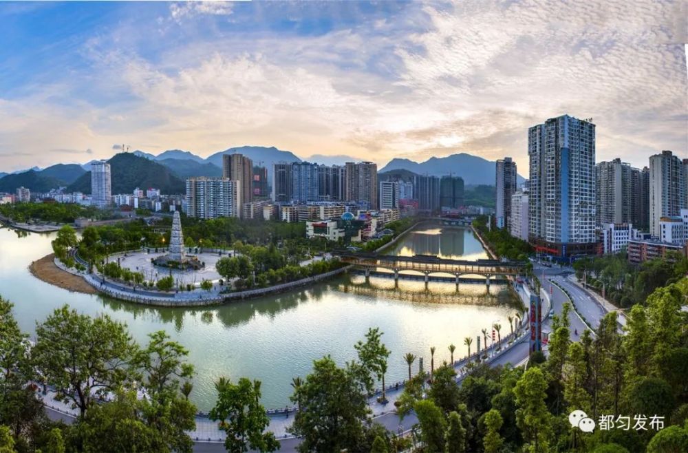 都匀以山,水,桥,城,茶为主元素,按照全景式打造,全季节体验,全产业