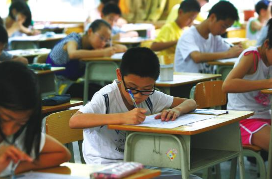 学生自己也会反思自己,自己平时的考试都是好成绩,或许是自己在大考中