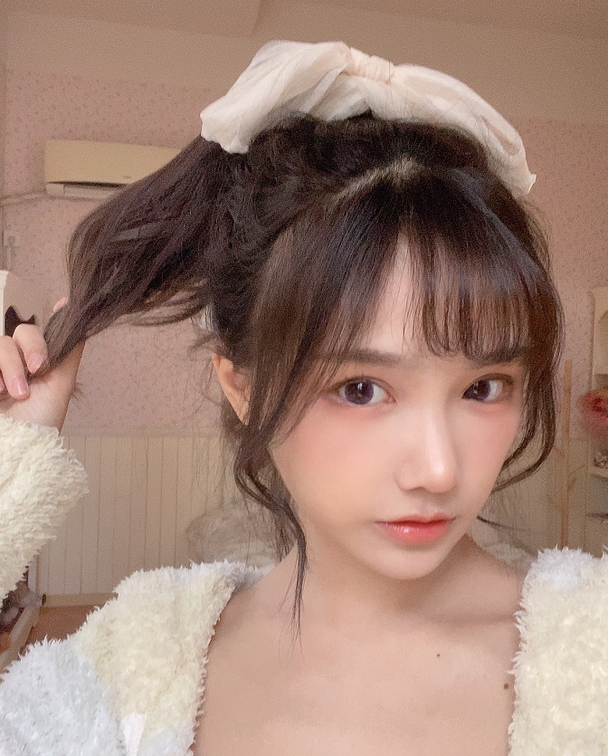 snh48刘丽千直播吐血,经纪公司高强度的工作量,已压