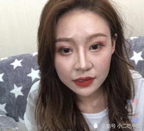 网红温婉素颜像刀切的双眼皮,大骂网友是"母猪"