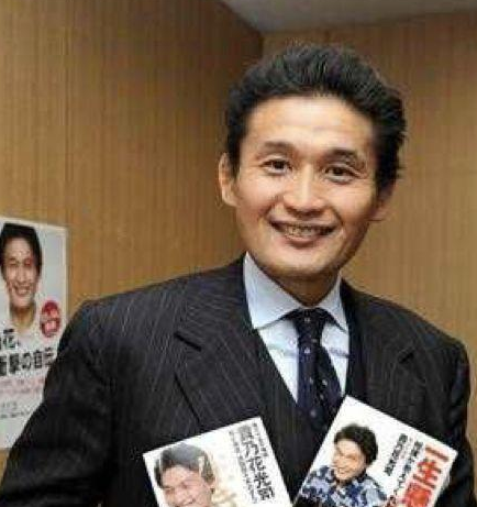 取得了不错的成绩,不过在2003年的时候,贵乃花就举办了断发仪式,对外