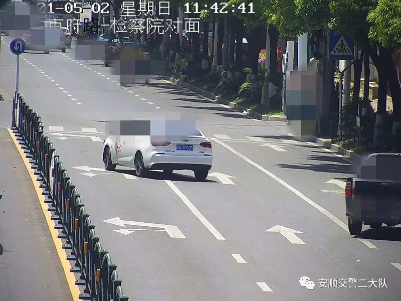 压实线变道又有车在这里被抓拍了