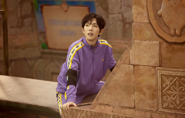 麦咭的"老客人"周九良说到:"时钟密室是一个板动,x