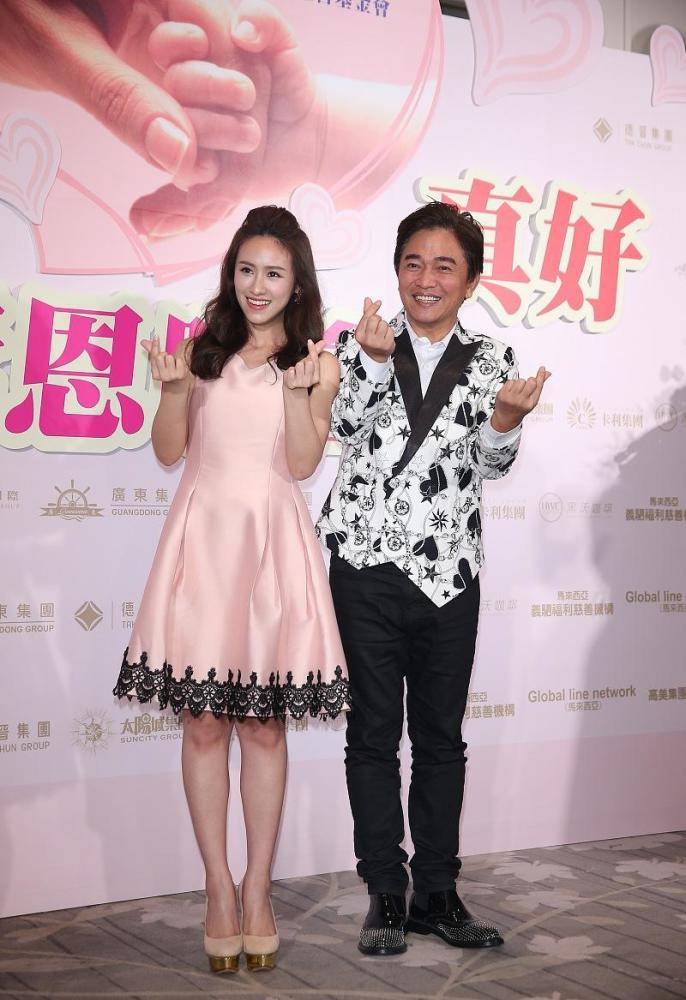 吴宗宪真的太宠女儿了为了吴姗儒穿一身粉父女俩都挺可爱的