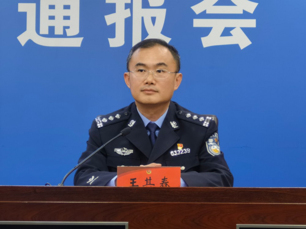 附记者问答实录市公安局交巡警支队副支队长张金国主持;副支队长王其