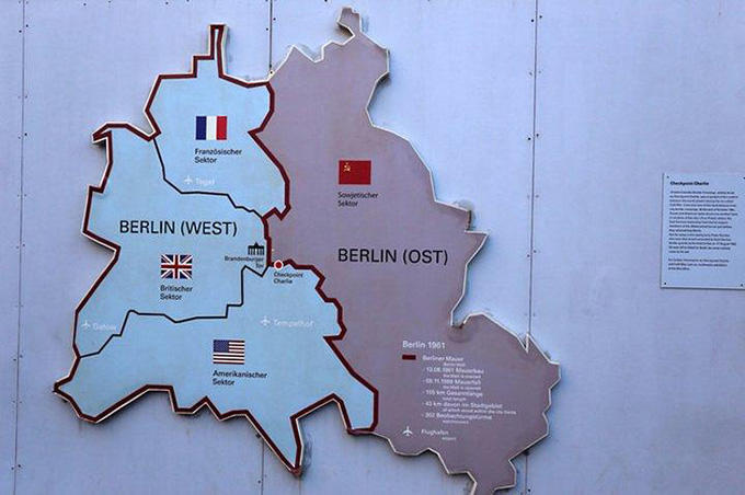 飞车撞墙,上天入地,翻越柏林墙有多难?_腾讯新闻