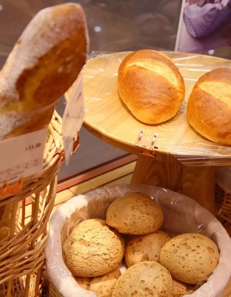 号角"的面包,因为长度不足以制作一个成品就被丢弃;有多个"摩奇包"