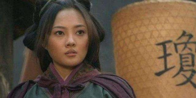 她是梁山上的第一女将曾打败林冲和王英生了个儿子成抗金名将