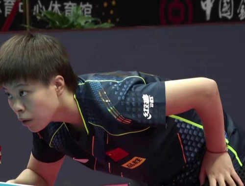 王艺迪3-0横扫朱雨玲,夺得直通赛女单季军,刚猛打法击溃小朱