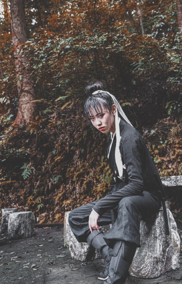 现实版周芷若:4岁学武,10岁入峨眉,网红侠女凌云回师门了|网红|峨眉派