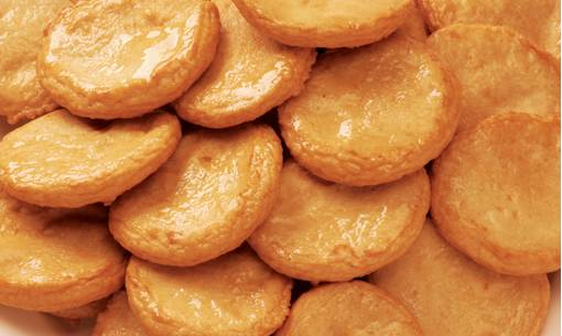 平海鱼饼甜的钵仔糕做出来的成品糕体晶莹雪白,表层油润光洁,细腻嫩滑