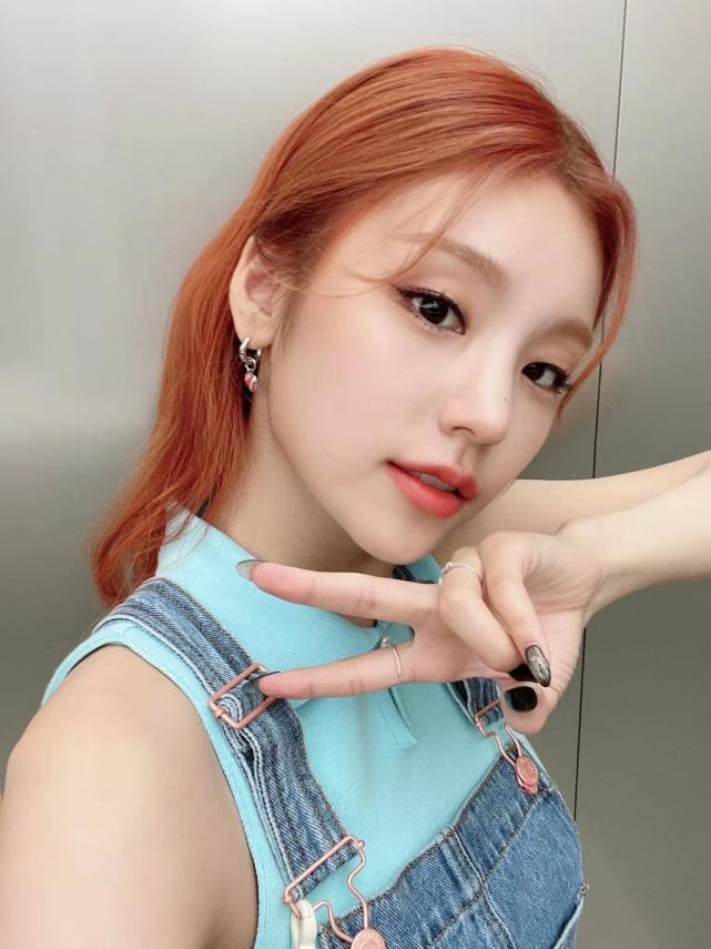 礼志有着一双迷人的丹凤眼,一开始见到礼志照片的时候,会有一种不协调