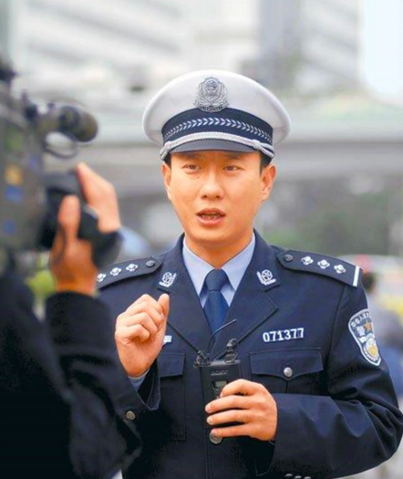 谭谈交通主持中度抑郁老人病倒女儿不到两岁压力大到每天吃药