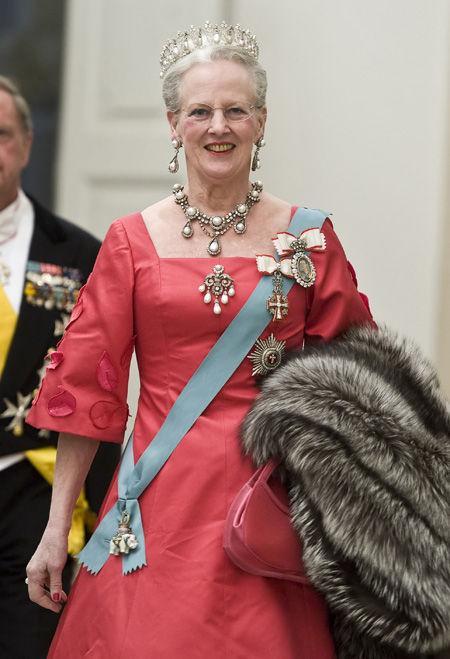 丹麦的疯狂女王玛格丽特抽烟喝酒不避讳还是时尚弄潮儿