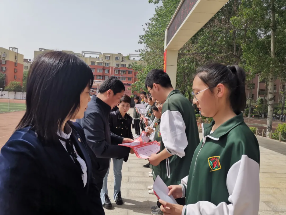 开封市第二十五中学召开2022届总结表彰会暨高三一轮复习动员会