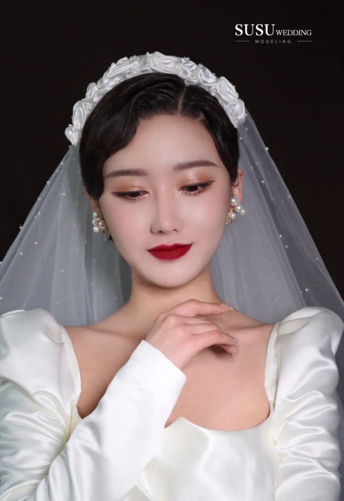 婚礼新娘实用的白纱造型简约大气才是永恒经典