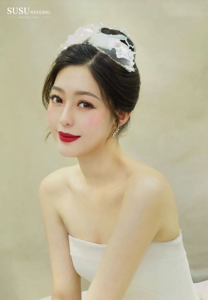 婚礼新娘实用的白纱造型,简约大气才是永恒经典!_腾讯新闻