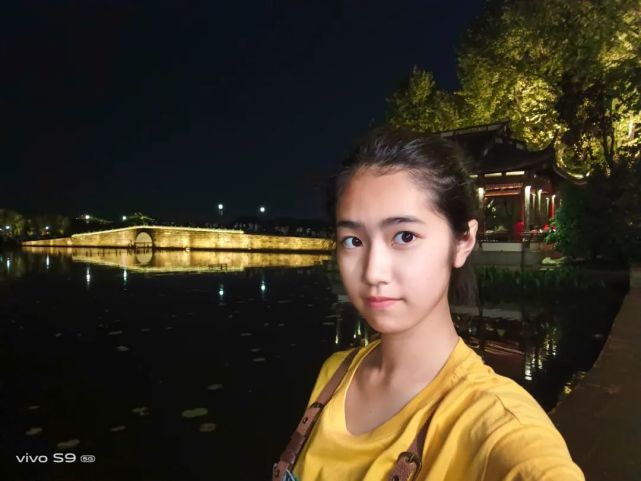 偷得西湖半夜闲感受vivo02s9极夜自拍