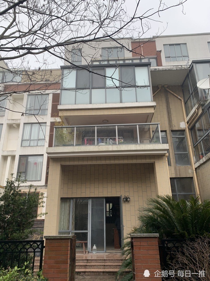 上海市浦东新区芦潮港镇港辉路308弄一房子拍卖,总价460万元成交