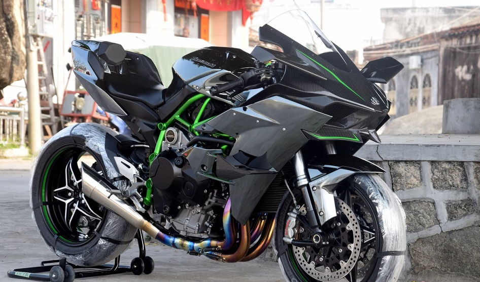 重庆摩友花81万元买辆川崎h2r,开箱现场口哨声不断,它千金难求_腾讯