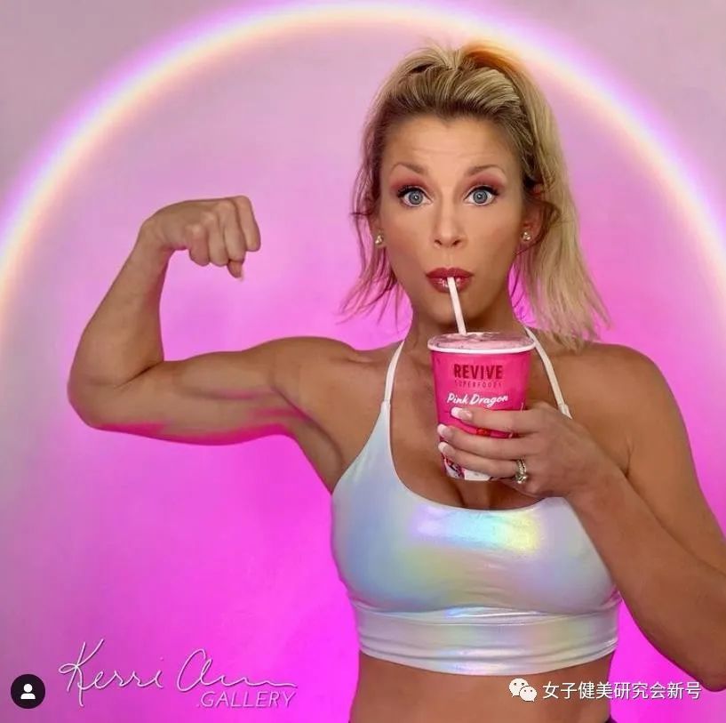 【肌肉女美图】从游戏里走出来的刀锋索尼娅——Kerri Hoskins_腾讯新闻