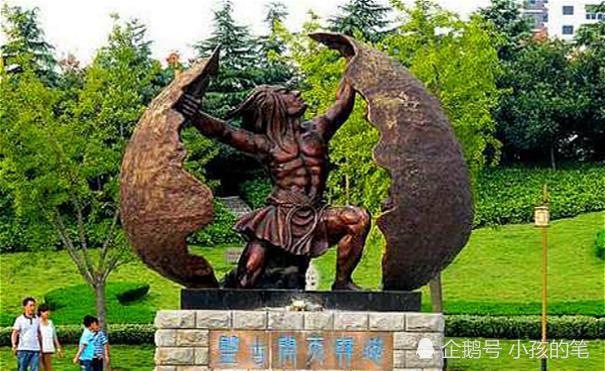 在《述异记》中记载:南海有盘古氏墓,亘三百余里,俗云后人追葬盘古之