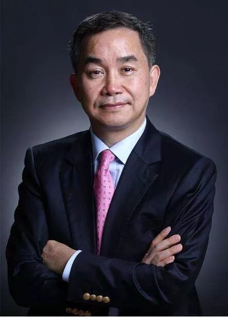 许戈辉对话陈志武学生不能太乖了