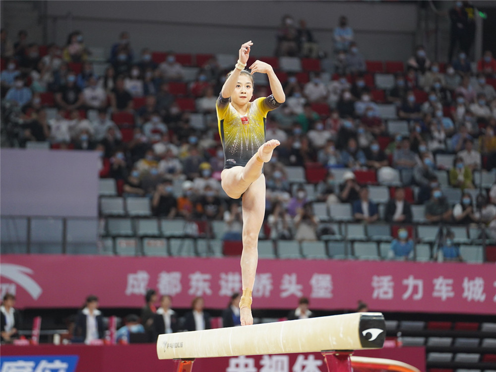 昨晚的比赛,前面两项是高低杠和跳马,李诗佳表现不错,以85.
