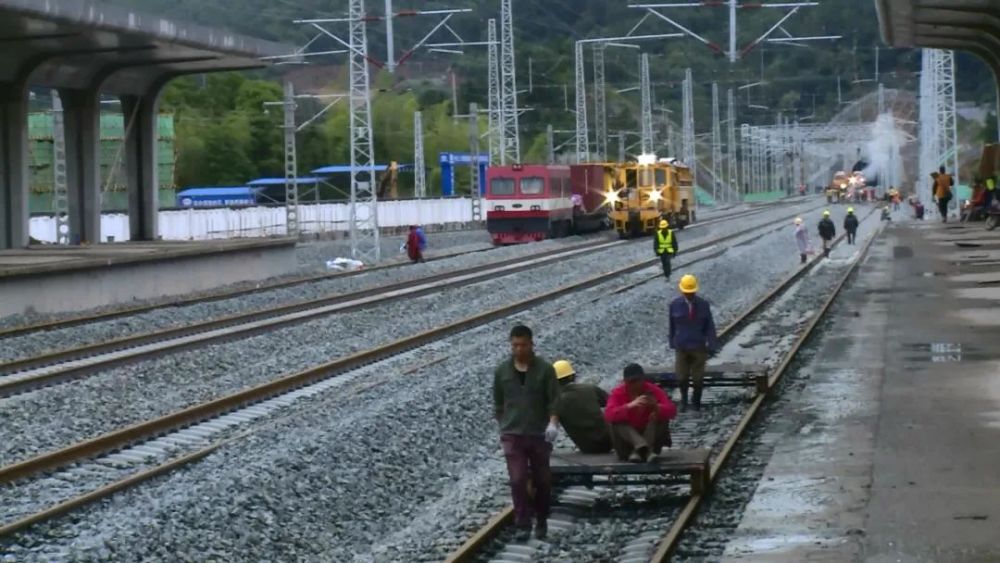 共用站,浦梅铁路和兴泉铁路从宁化到清流这一段12公里是用一条线路