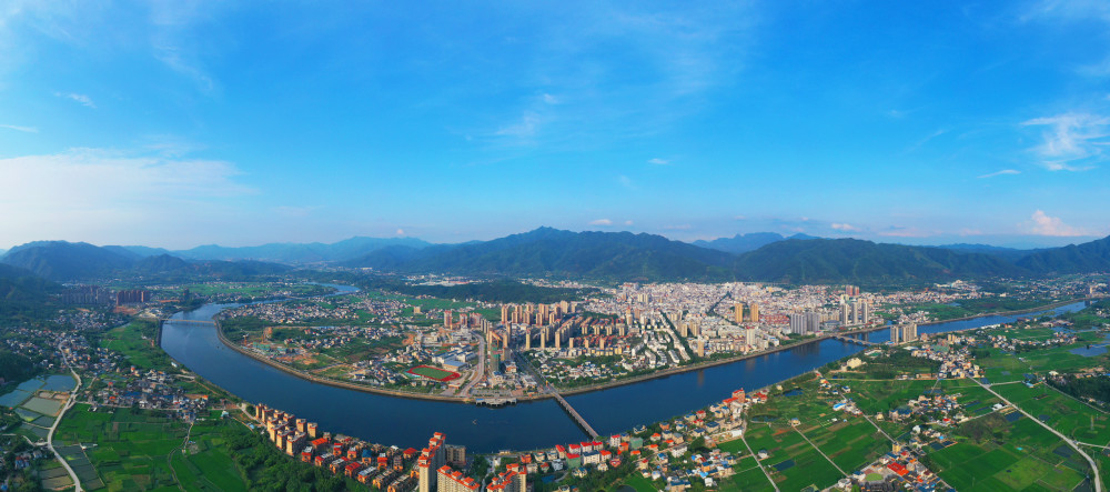 这座新建不久的公园是蕉岭县居民的"新宠".