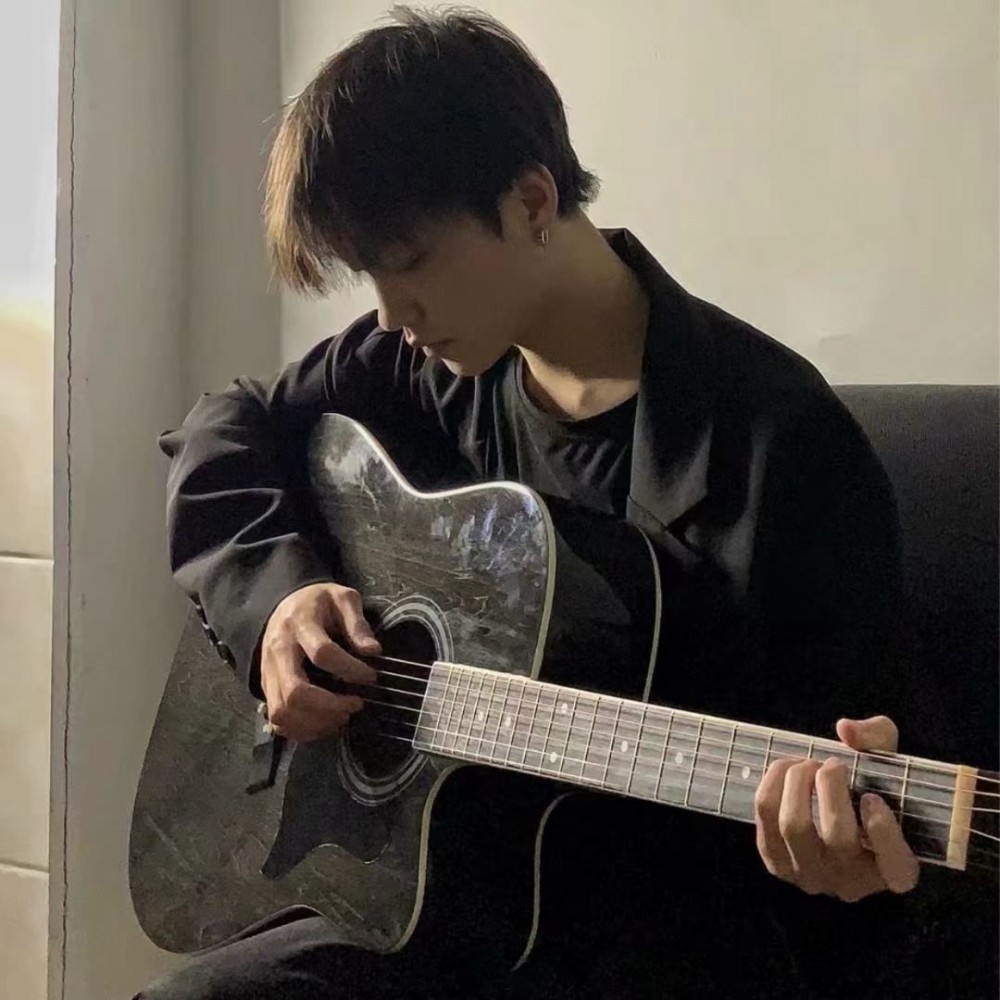 男生头像假装不在意才是最严重的占有欲