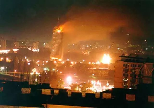 勿忘22年前的今天我驻前南斯拉夫大使馆遭美机轰炸三位记者牺牲