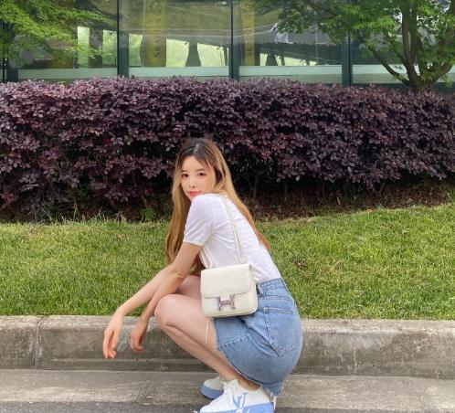 继p图式cos后糖小幽再引争议,新照评论区底下尽是赞美,网友:花钱买