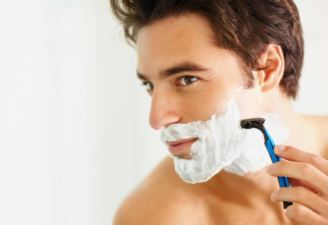男性刮胡子的频率与寿命挂钩在这3个时间点尽量别去刮胡子