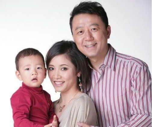他的妹妹名叫郭月,他们兄妹俩都是非常有实力的演员,不仅如此他们的